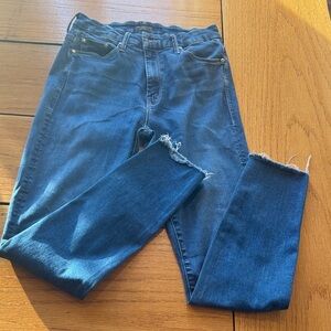 MOTHER High Waisted Looker Ankle Fray Jeans in Blue size 27